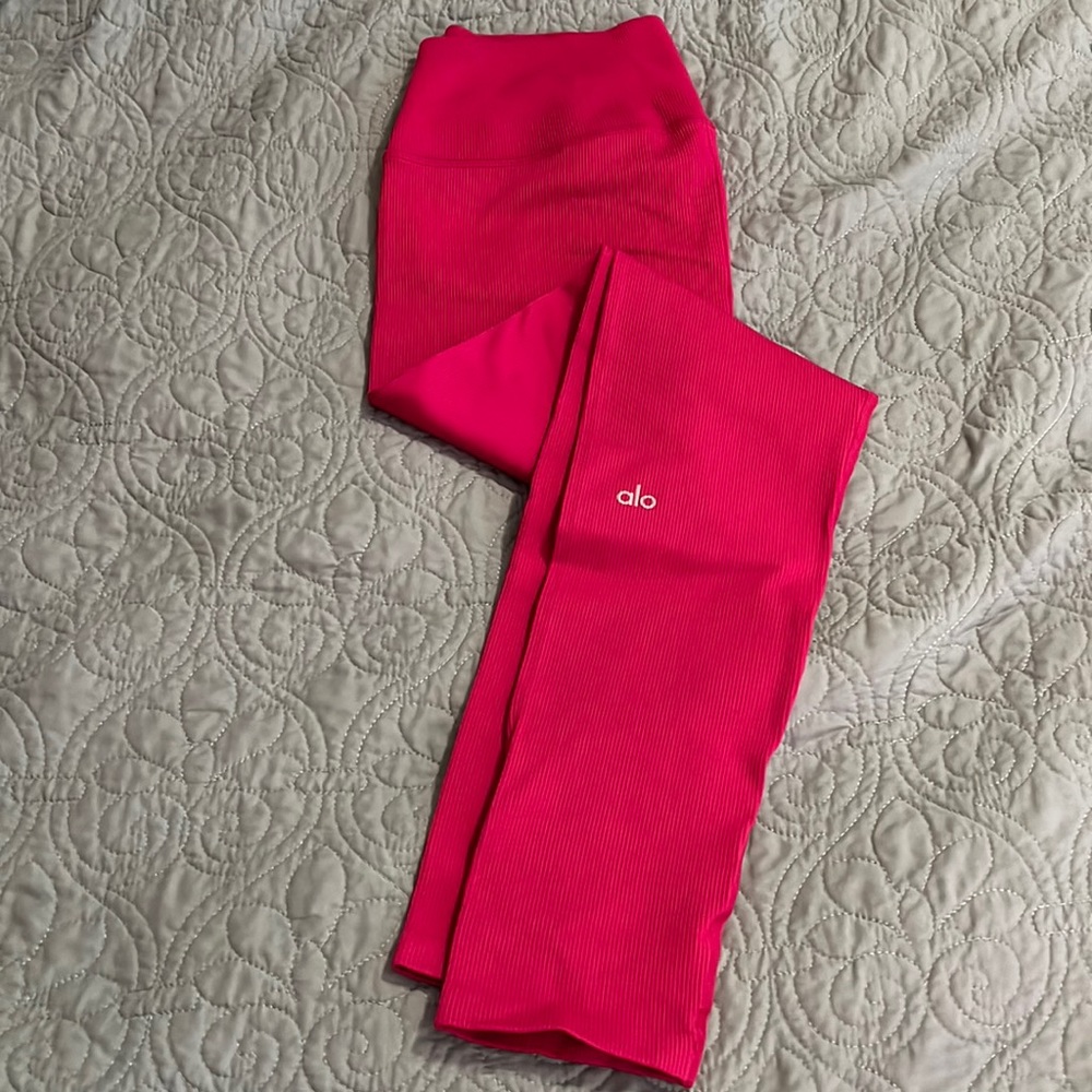 Dark pink ribbed Alo Leggings